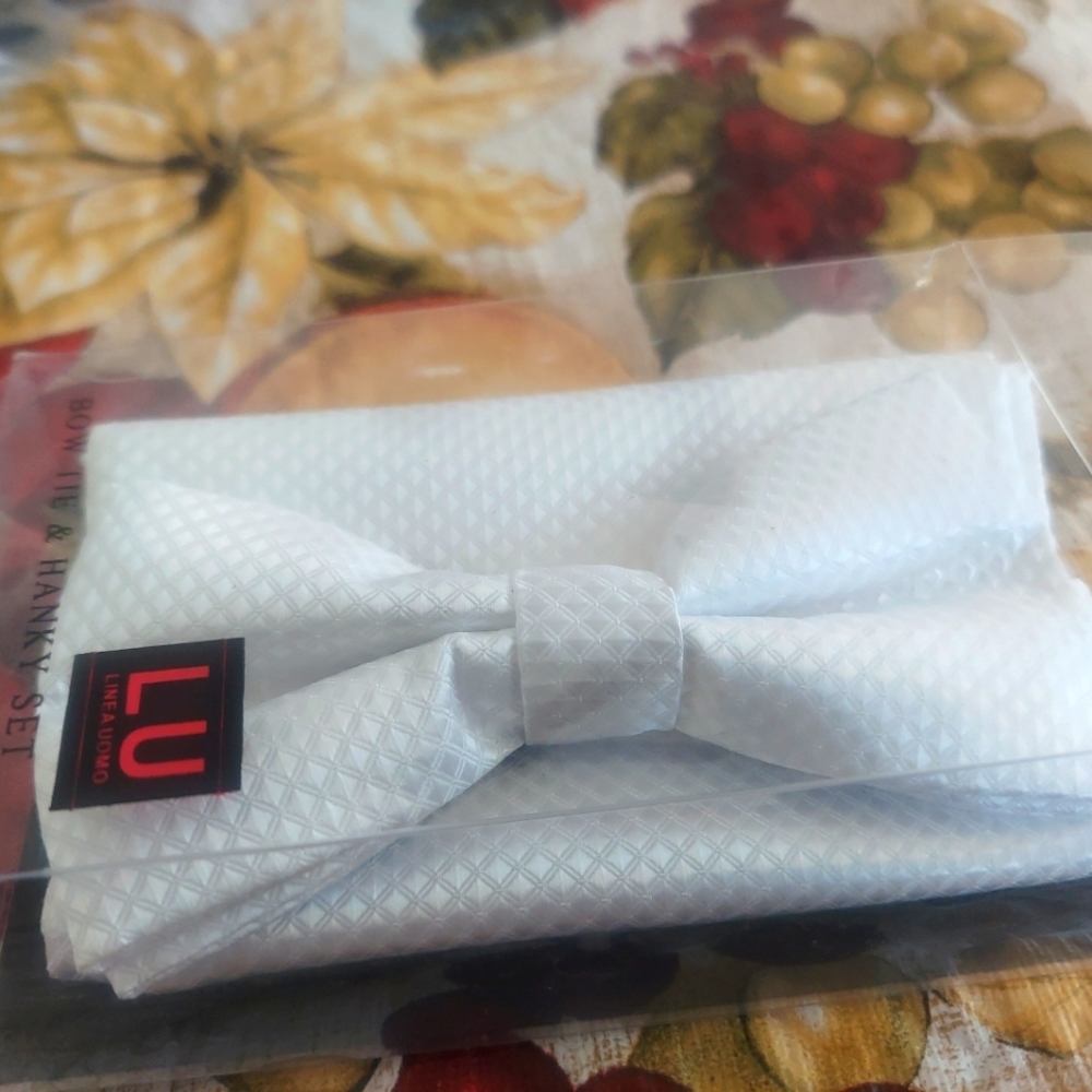 White Linea Uomo Bow Tie And Hanky Set